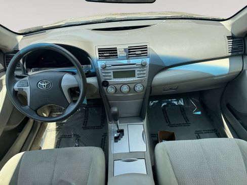 Used 2011 Toyota Camry LE FWD image 10