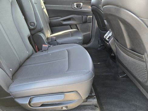 Certified 2025 Kia Sorento EX FWD image 15