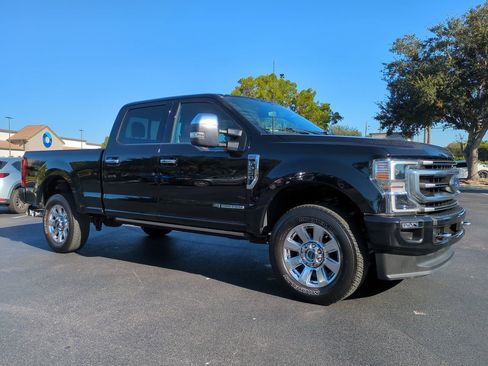 Used 2022 Ford F250 Platinum image 2