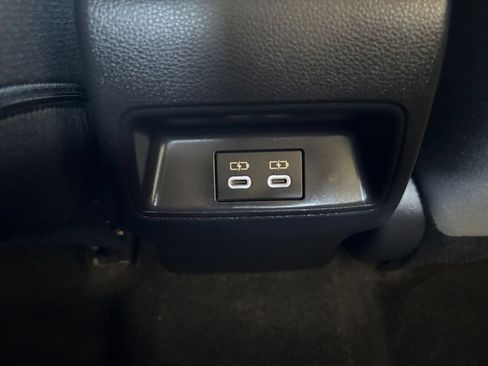 Used 2025 Nissan Versa SV FWD image 22