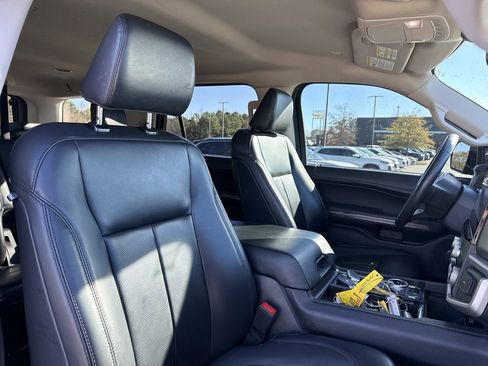 Used 2022 Ford Expedition XLT image 19