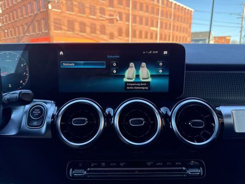 Certified 2021 Mercedes-Benz GLB 250 4MATIC image 32