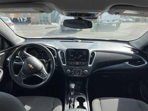 Used 2025 Chevrolet Malibu LS FWD image 35