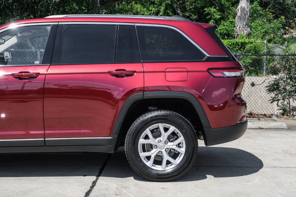 Used 2022 Jeep Grand Cherokee Limited RWD image 18