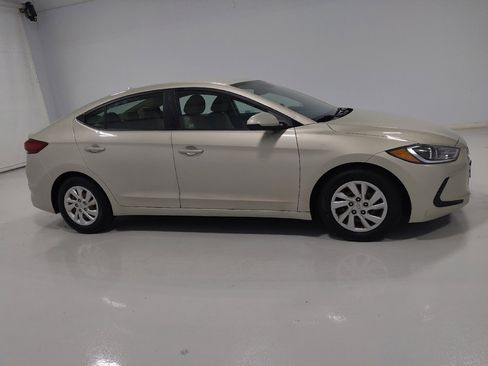 Used 2018 Hyundai Elantra SE w/ SE Connectivity Package 04 FWD image 11
