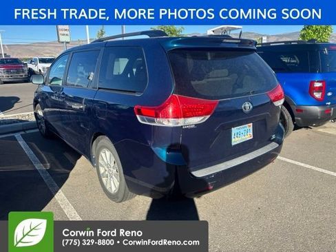 Used 2012 Toyota Sienna LE w/ Towing Pkg AWD/4WD image 3
