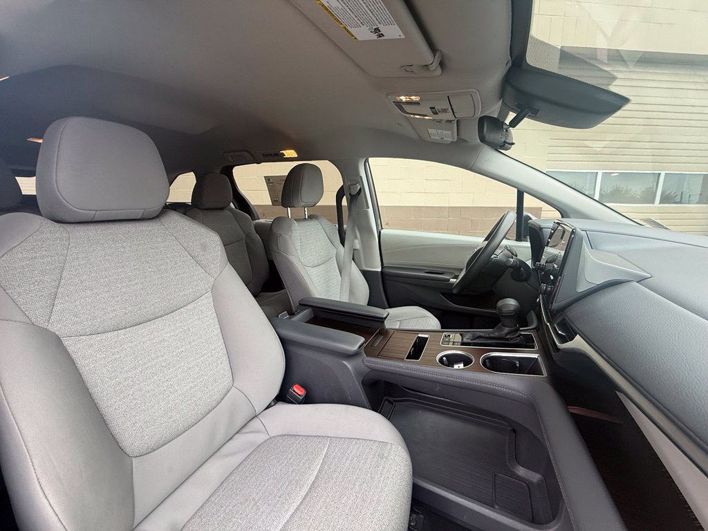 Used 2024 Toyota Sienna LE FWD image 15