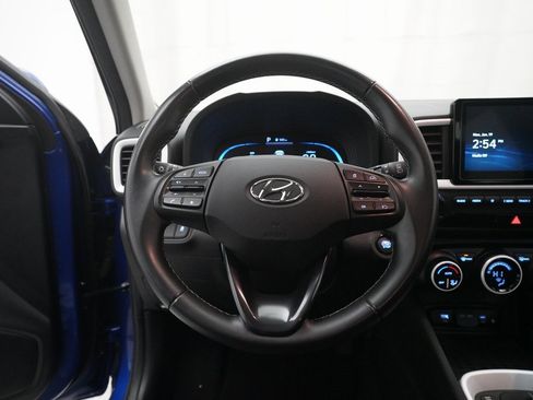 Used 2023 Hyundai Venue Limited w/ Cargo Package image 4