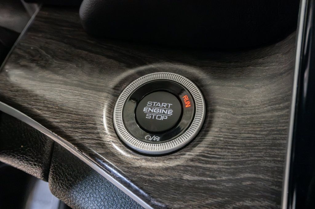 Used 2023 Jeep Grand Cherokee Limited AWD/4WD image 16