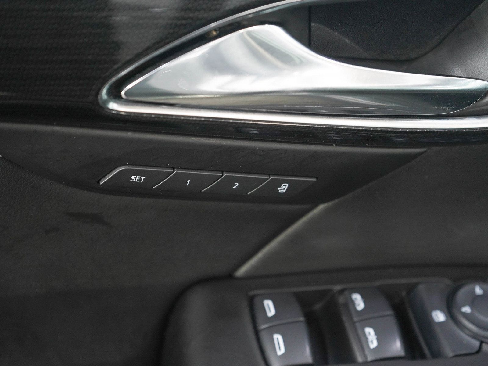 Used 2021 Buick Envision Essence w/ Technology Package I AWD/4WD image 23