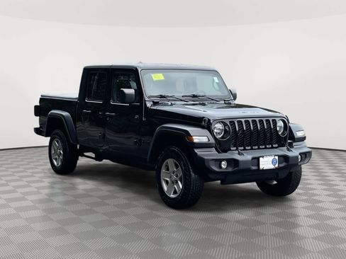 Used 2020 Jeep Gladiator Sport w/ Quick Order Package 23S AWD/4WD image 3