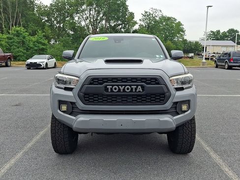 Used 2019 Toyota Tacoma TRD Sport w/ Four Season Floor Mat Package AWD/4WD image 2