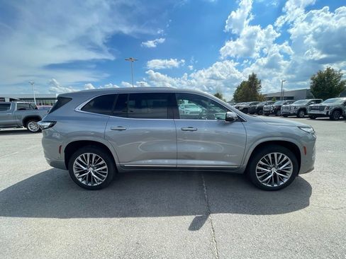 Used 2025 Buick Enclave Avenir w/ Super Cruise Package AWD/4WD image 5