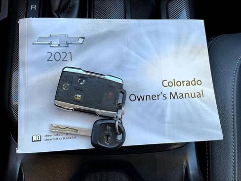 Used 2021 Chevrolet Colorado Z71 w/ Safety Package AWD/4WD image 36