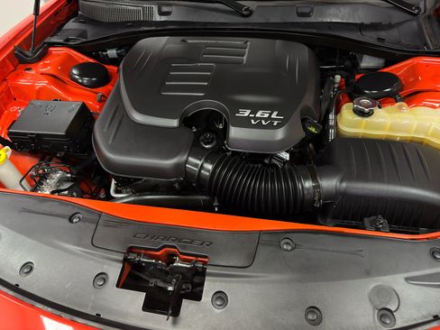 Used 2018 Dodge Charger SXT w/ Blacktop Package image 36