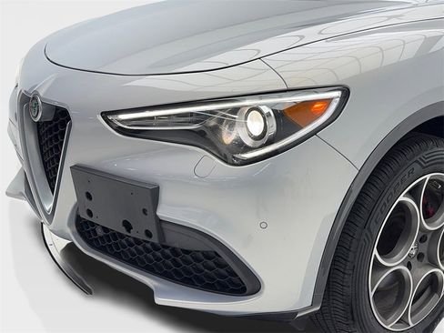 Used 2022 Alfa Romeo Stelvio Ti image 5