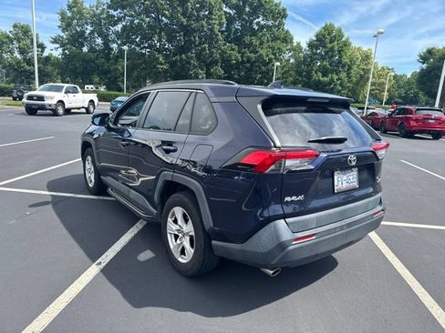 Used 2019 Toyota RAV4 XLE w/ Convenience Package FWD image 7