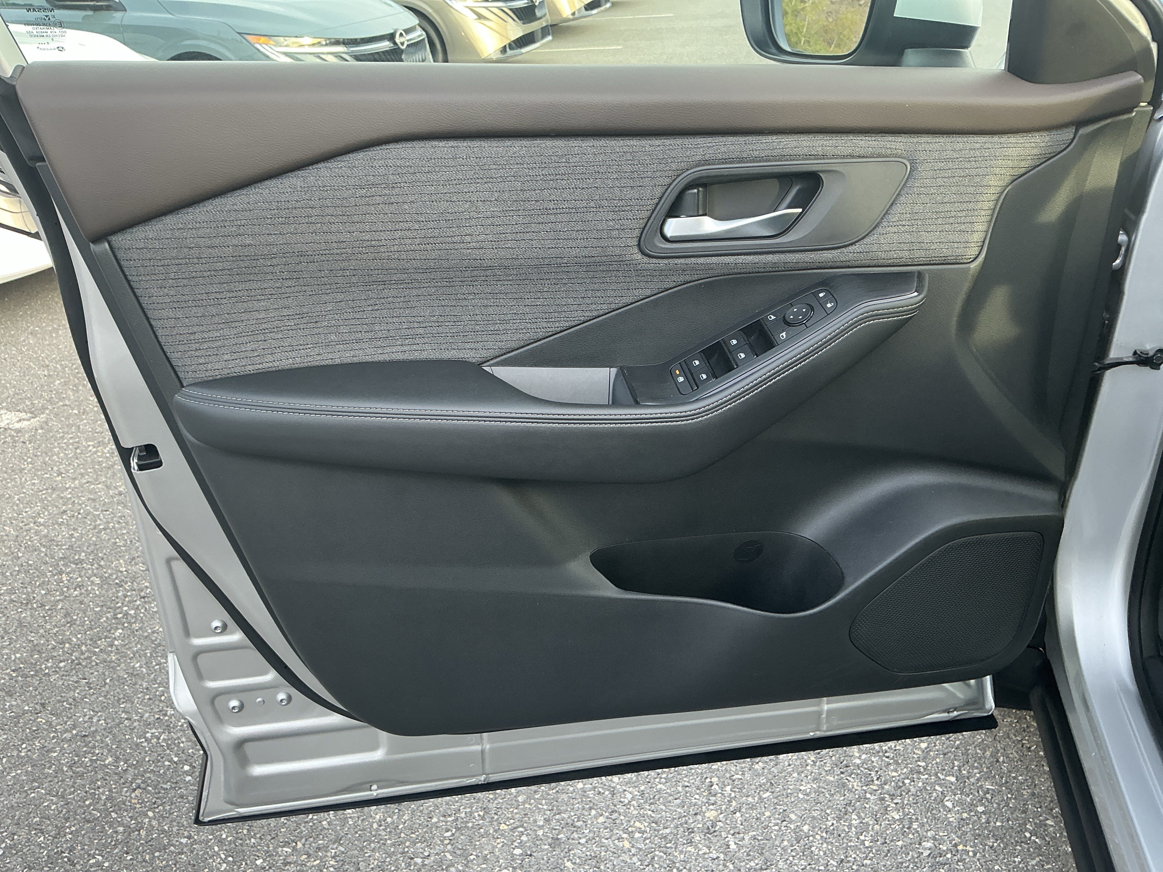Used 2021 Nissan Rogue SV AWD/4WD image 18