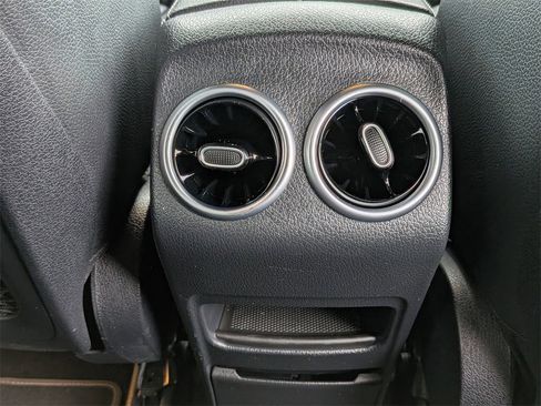 Used 2020 Mercedes-Benz GLB 250 image 30