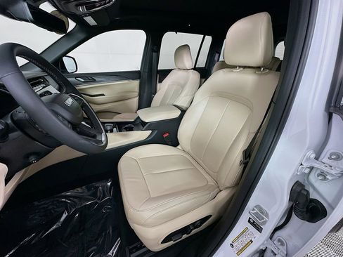 Certified 2025 Jeep Grand Cherokee Limited w/ Luxury Tech Group II image 33