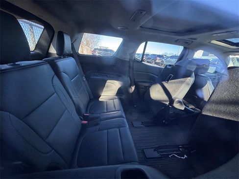 Used 2023 GMC Acadia SLT w/ Technology Package image 5