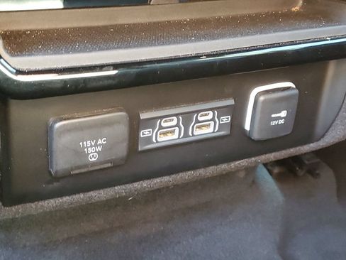 Used 2024 Jeep Wagoneer L Series II w/ Flexible Seating Group AWD/4WD image 30