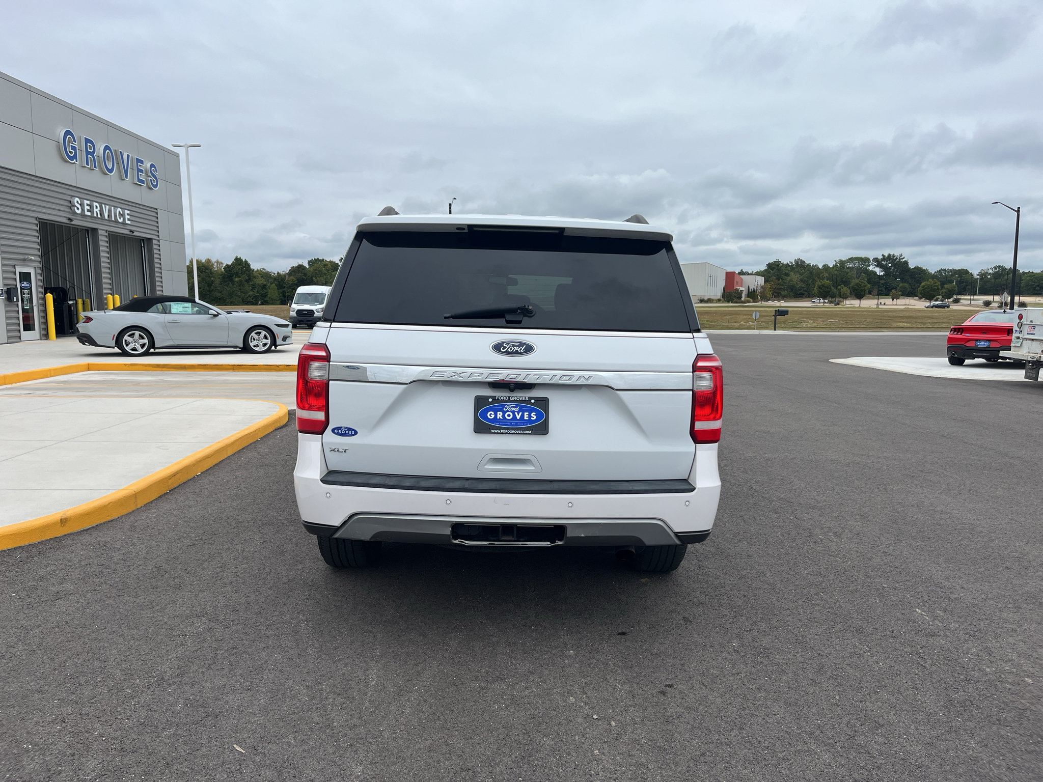 Used 2019 Ford Expedition XLT w/ Equipment Group 201A AWD/4WD image 6