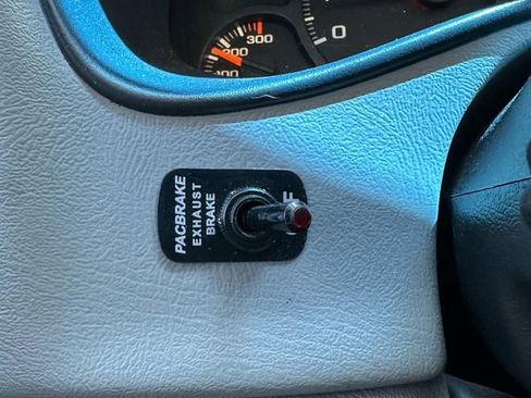 Used 2004 Chevrolet Silverado 2500 LT AWD/4WD image 17