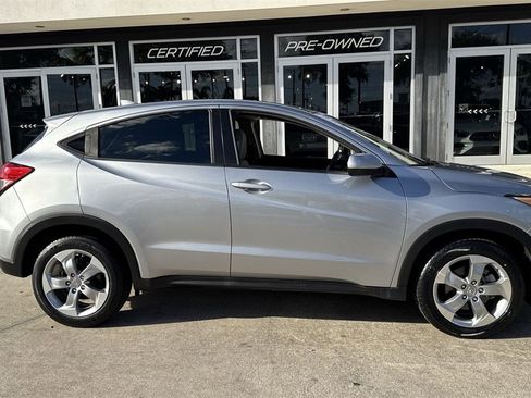 Used 2020 Honda HR-V LX image 6