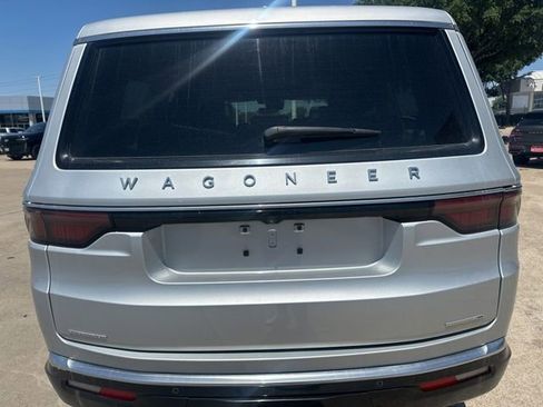 Used 2022 Jeep Wagoneer Series III w/ Premium Group I AWD/4WD image 9