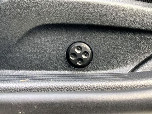 Used 2017 Mercedes-Benz C 300 Sedan image 34