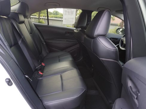 Used 2022 Toyota Corolla LE w/ Premium Interior Package FWD image 16