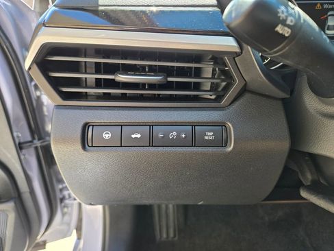 Used 2024 Nissan Altima 2.0 SR FWD image 29