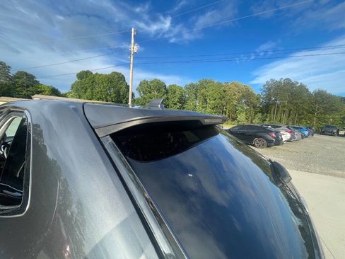 Used 2017 Ford Edge Titanium FWD image 42