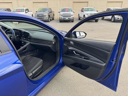 Used 2021 Hyundai Elantra SEL w/ Convenience Package image 15