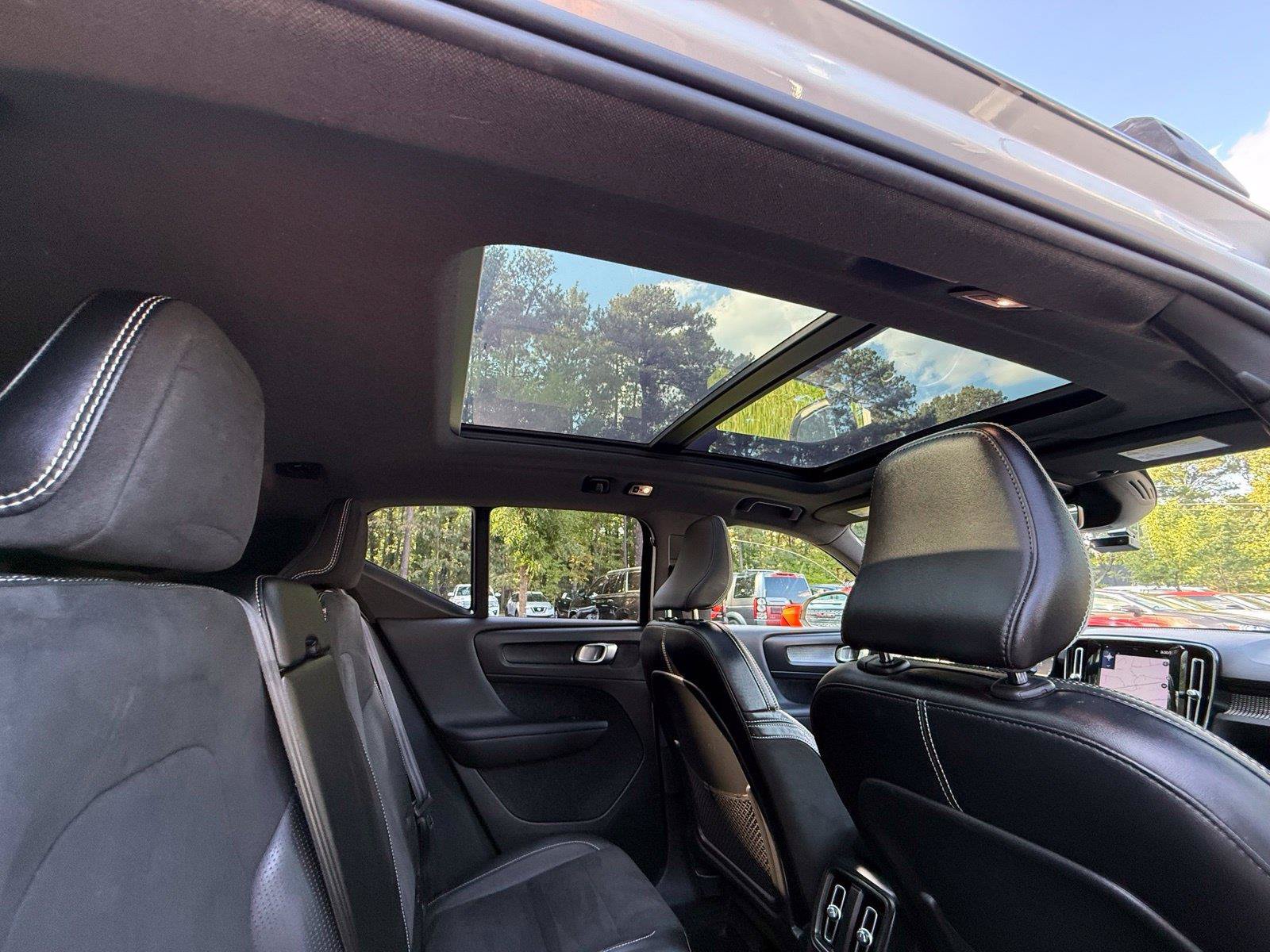 Used 2019 Volvo XC40 T5 R-Design AWD/4WD image 26