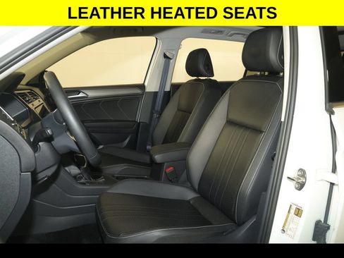 Used 2023 Volkswagen Tiguan SE w/ Panoramic Sunroof Package FWD image 4