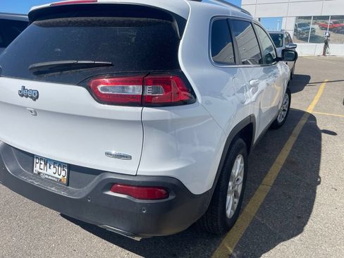 Used 2017 Jeep Cherokee Latitude w/ Safety/Convenience Group AWD/4WD image 3