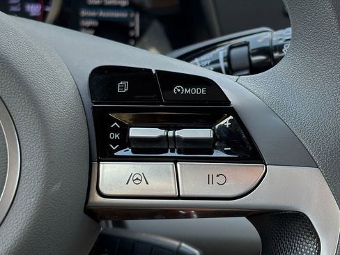 Used 2023 Hyundai Elantra SE FWD image 13