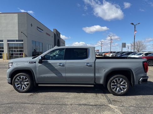 Used 2025 GMC Sierra 1500 Denali w/ Denali Reserve Package AWD/4WD image 9