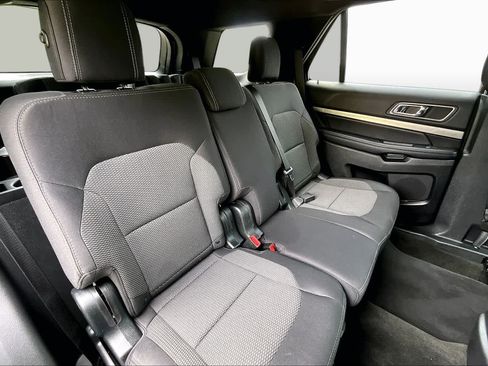 Certified 2018 Ford Explorer XLT w/ Equipment Group 201A AWD/4WD image 20