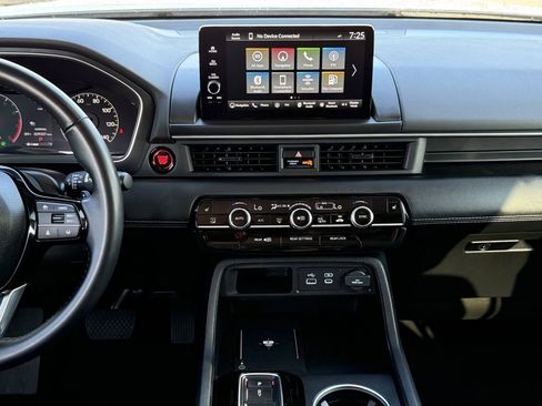 Used 2024 Honda Pilot Touring image 15