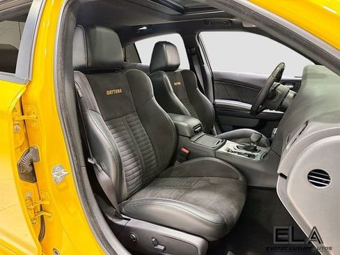 Used 2017 Dodge Charger R/T RWD image 31