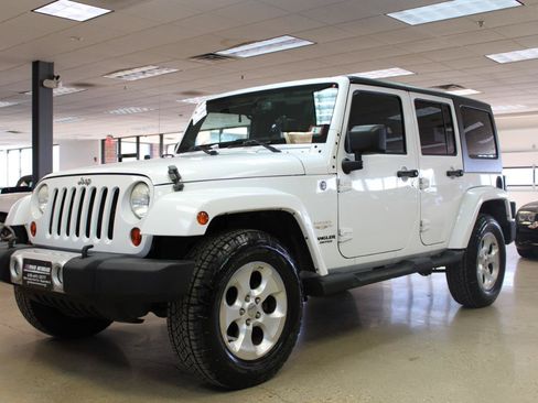 Used 2013 Jeep Wrangler Unlimited Sahara w/ Connectivity Group AWD/4WD image 3