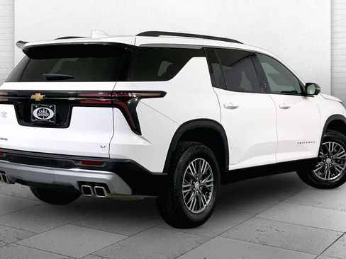 Used 2024 Chevrolet Traverse LT image 13