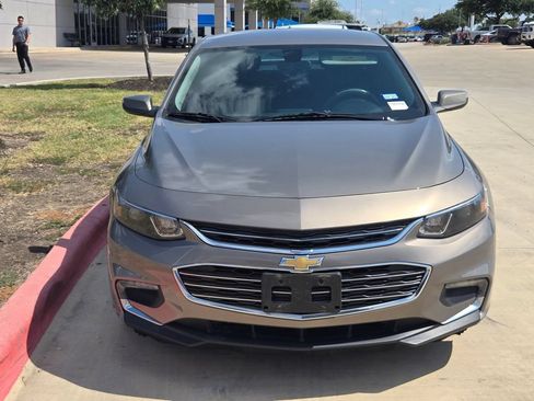 Used 2017 Chevrolet Malibu LT FWD image 2