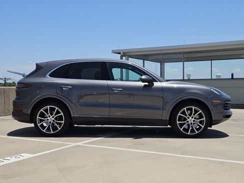 Certified 2023 Porsche Cayenne Platinum Edition AWD/4WD image 9