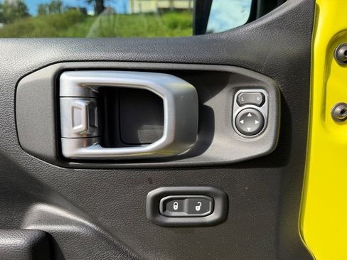 Used 2022 Jeep Wrangler Unlimited Sport image 15