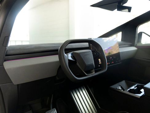 Used 2024 Tesla Cybertruck Cyberbeast AWD/4WD image 15