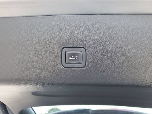 Used 2023 Chevrolet Traverse RS AWD/4WD image 8
